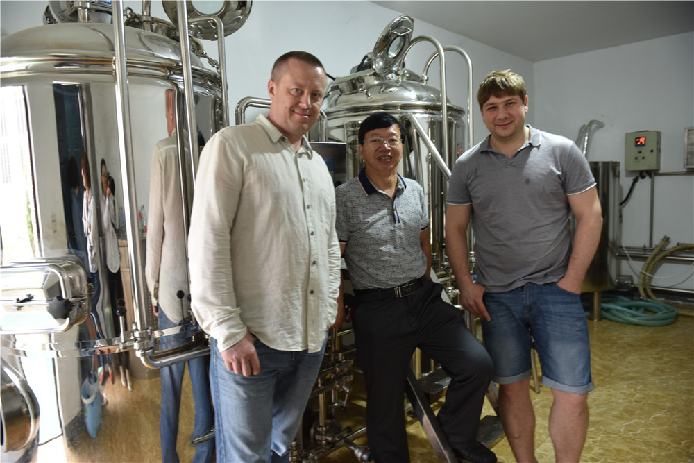 Russian customers visited our factory for new craft beer brewery business